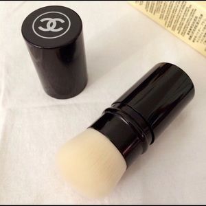 Retractable Kabuki Brush